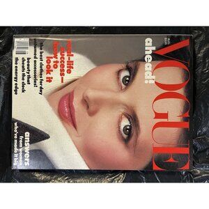 1983 AUGUST VOGUE MAGAZINE - ISABELLA ROSSELLINI FASHION FRONT COVER - H 4529